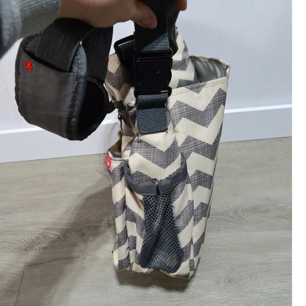 Skip Hop Dash Messenger Diaper Bag in Chevron Gray & Cream